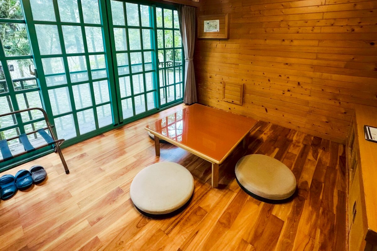 明池_木屋_青苔四人房