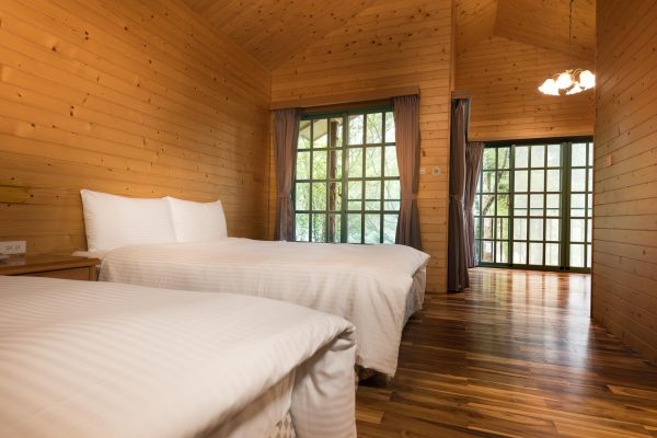 明池_木屋_青苔四人房